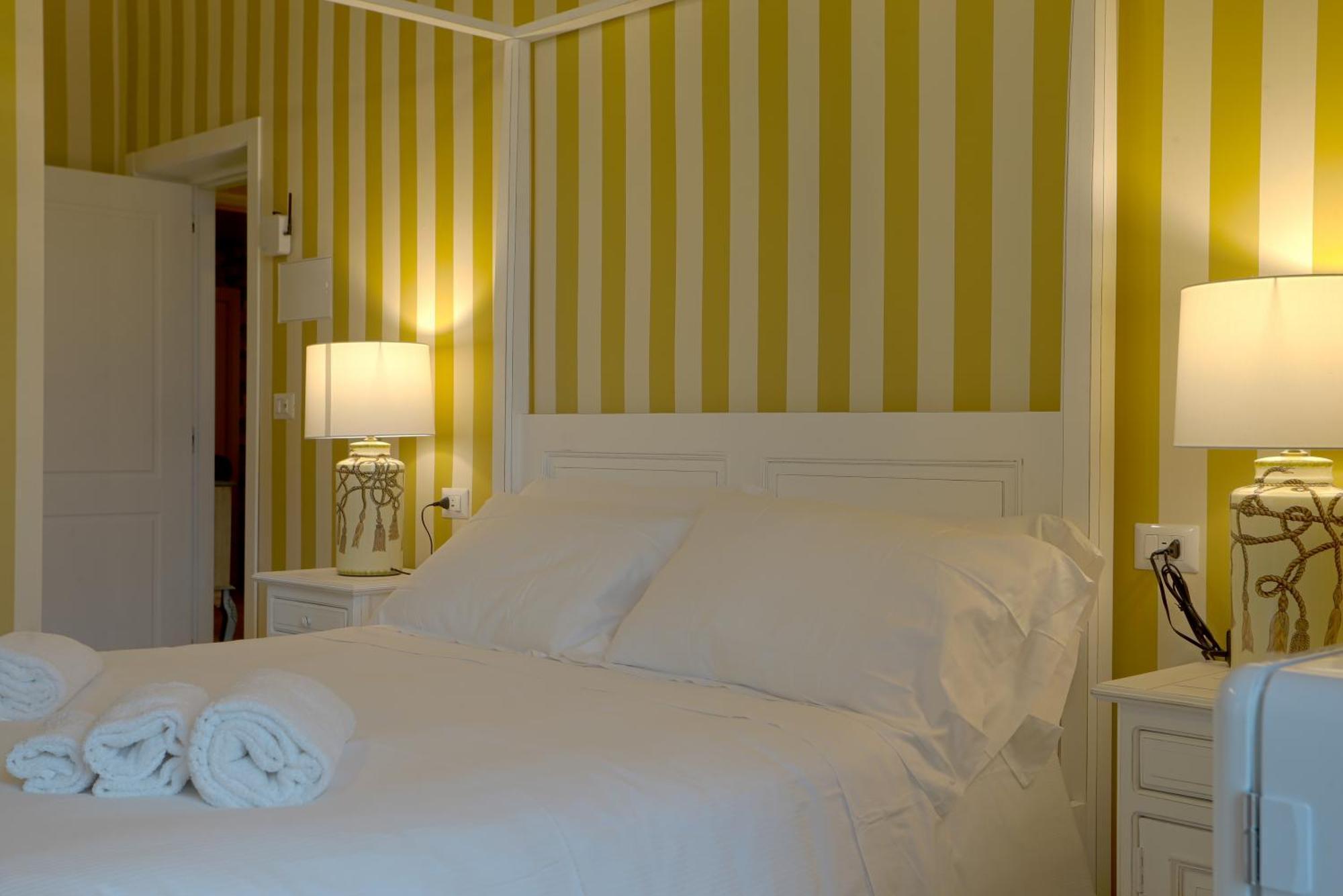 Hotel Le Residenze Del Capitano Bari Esterno foto